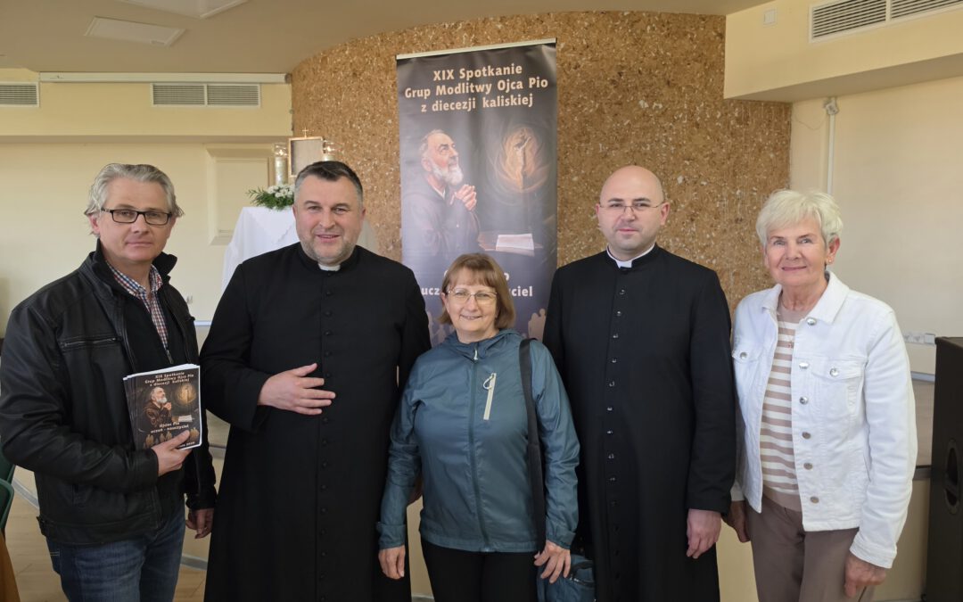 Katedralna Grupa Modlitwy Ojca Pio na spotkaniu w Wołczynie