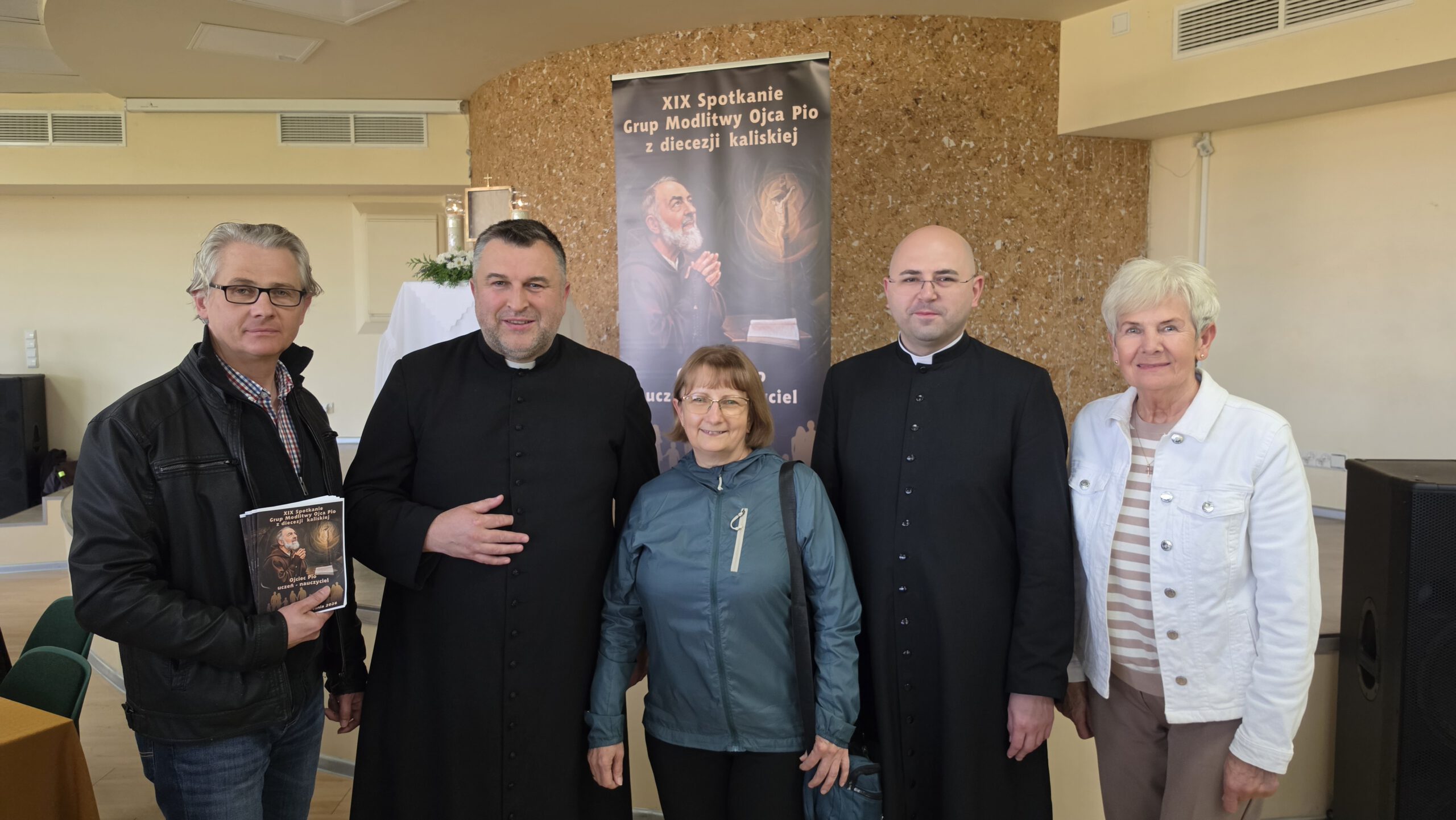 Katedralna Grupa Modlitwy Ojca Pio na spotkaniu w Wołczynie